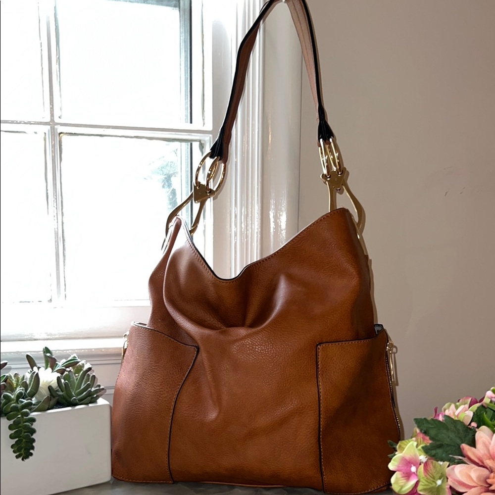Elegant Tan Leather Shoulder Bag